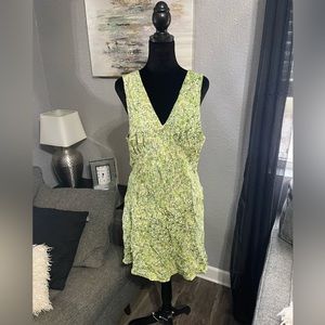 Wild Fable Deep V-Neck Floral Green Dress💚